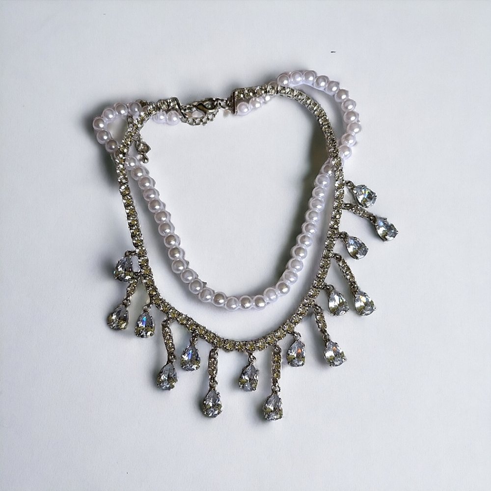 BOUTIQUE • rhinestone tear drop faux pearl choker necklace